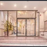 Cool New Yorker Cbd Apartment