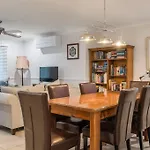 Birdcall Yeronga - Inner Couples Sanctuary Holiday home *