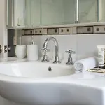 Birdcall Yeronga - Inner Couples Sanctuary *