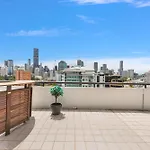 Lavish 3-bed With Wraparound Balcony And Pool *