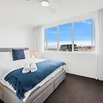 Lavish 3-bed With Wraparound Balcony And Pool Apartment Brisbane