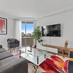 Lavish 3-bed With Wraparound Balcony And Pool Apartment *