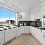 Lavish 3-bed With Wraparound Balcony And Pool *