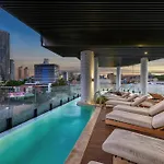 City High-Rise 1-Bed With Pool, Gym And Parking