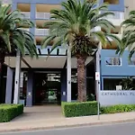 Retro Chic Vibes, Tropical Pool & Prime Location