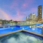 Superb 2bed 2bath 1car Views Cbd Apartment