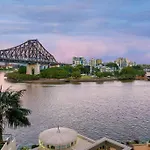Superb 2bed 2bath 1car Views Cbd *