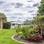 Carindale Family Home/Close To Westfield & Highway