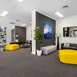 Spacious 2-Bed Apartment With Pool Close To Cbd