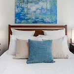 Spacious 2-Bed Apartment With Pool Close To Cbd