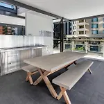 Spacious 2-Bed Apartment With Pool Close To Cbd