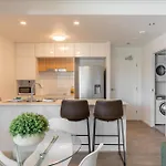 Tranquil 2-Bed Inner City Retreat With Parking