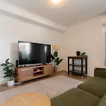 Tranquil 2-Bed Inner City Retreat With Parking