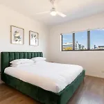 Tranquil 2-Bed Inner City Retreat With Parking