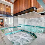 Modern Mountain View - South Apartment *