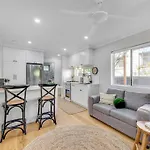 Comfort Cove - Quiet Luxury With Full Kitchen