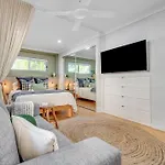 Comfort Cove - Quiet Luxury With Full Kitchen