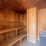 Quirky Cbd Studio With Pool Sauna And Balcony