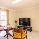 4 Beds Family House At Sunnybank Hills Holiday home *
