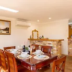 4 Beds Family House At Sunnybank Hills Holiday home *