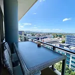 The Summit Apartments - Spacious 9Th Floor Apartment