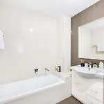3bd Townhouse Close To Shops, Transport With Carpark * Brisbane