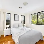 3bd Townhouse Close To Shops, Transport With Carpark Holiday home Brisbane