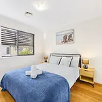 3bd Townhouse Close To Shops, Transport With Carpark Holiday home