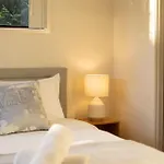 3bd Townhouse Close To Shops, Transport With Carpark Holiday home Brisbane