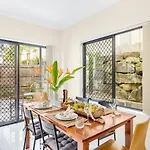 3bd Townhouse Close To Shops, Transport With Carpark * Brisbane