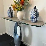 Location Cbd & Free Parking Apartment