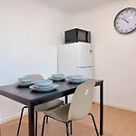 Comfy Unit Near Garden City Westfield Street Parking