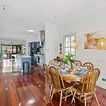 Artistic Queenslander With Park Views - 5 Bedroom - Sleep 10 * Brisbane