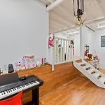 Artistic Queenslander With Park Views - 5 Bedroom - Sleep 10 Holiday home Brisbane