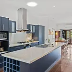 Holiday home Artistic Queenslander With Park Views - 5 Bedroom - Sleep 10