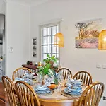 Artistic Queenslander With Park Views - 5 Bedroom - Sleep 10 * Brisbane