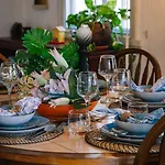 Artistic Queenslander With Park Views - 5 Bedroom - Sleep 10