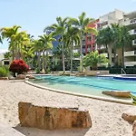 Inner-City 1-Bed With Pool & Spa