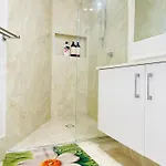Modern 2 Bedrooms House Close To Qeii Hospital & Grifith Uni Brisbane