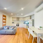 Modern 2 Bedrooms House Close To Qeii Hospital & Grifith Uni * Brisbane
