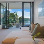 Apartment 'urban Lushscape' Riverside Retreat In Newstead