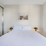 \'Urban Lushscape\' Riverside Retreat In Newstead