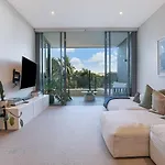 'urban Lushscape' Riverside Retreat In Newstead