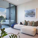 Apartment 'urban Lushscape' Riverside Retreat In Newstead