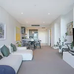 Apartment 'urban Lushscape' Riverside Retreat In Newstead *