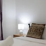Malls At Doorstep 2-bed Unit In Heart Of Cannon Hill Brisbane