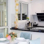 Malls At Doorstep 2-bed Unit In Heart Of Cannon Hill Brisbane