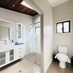 Holiday home Charming In Sunnybank Close To Plaza With Pool *