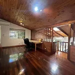 Charming In Sunnybank Close To Plaza With Pool Holiday home