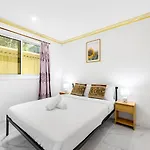 Holiday home Malls At Doorstep 2-bed Unit In Heart Of Cannon Hill Brisbane